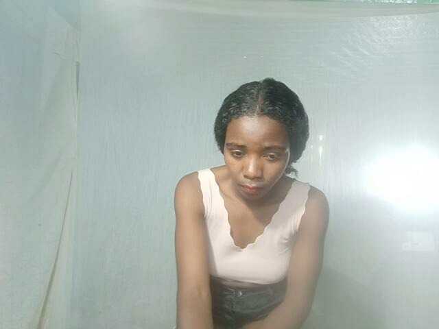 LandiQueen12 live cam on BongaCams