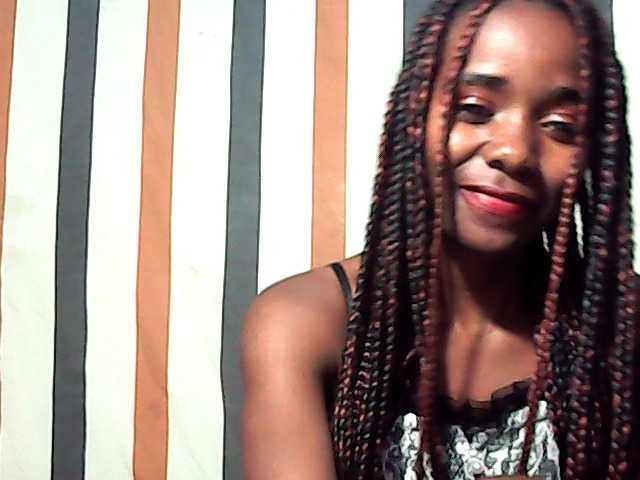 LandiQueen12 live cam on BongaCams