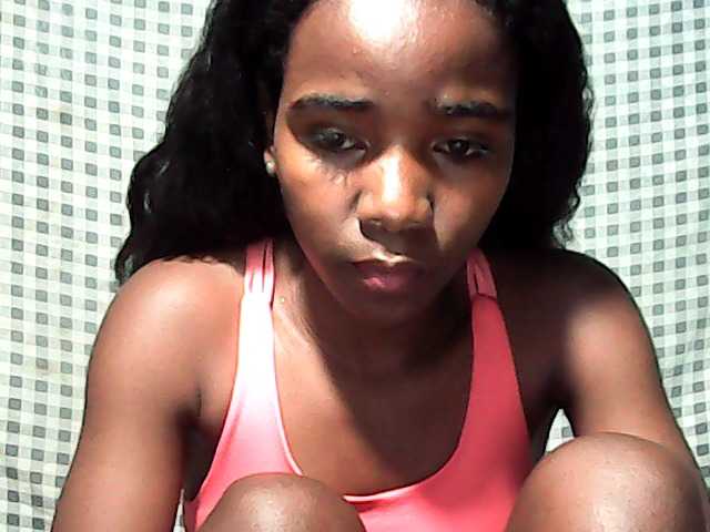 LandiQueen12 live cam on BongaCams