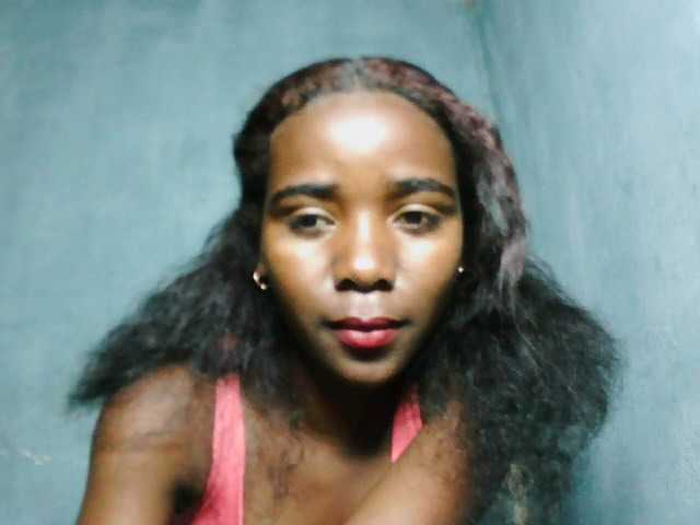 LandiQueen12 live cam on BongaCams