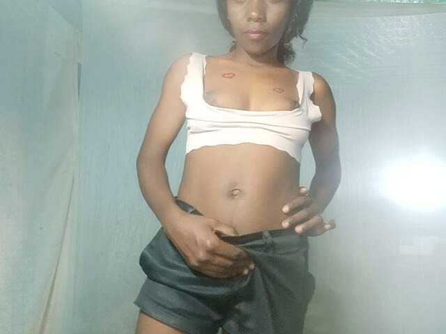 LandiQueen12 live cam on BongaCams