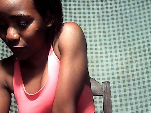 LandiQueen12 live cam on BongaCams