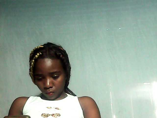 LandiQueen12 live cam on BongaCams