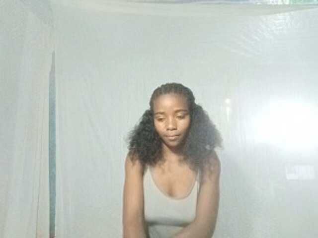 LandiQueen12 live cam on BongaCams