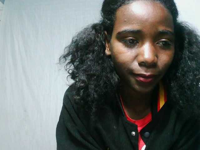 LandiQueen12 live cam on BongaCams
