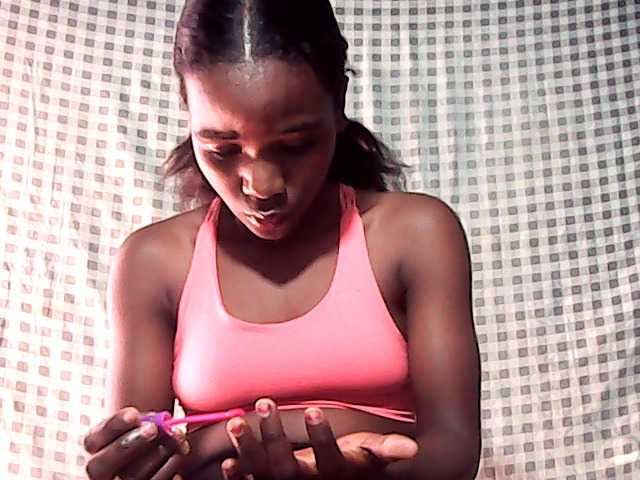 LandiQueen12 live cam on BongaCams