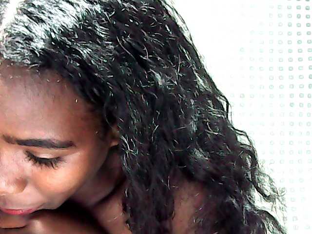 LandiQueen12 live cam on BongaCams