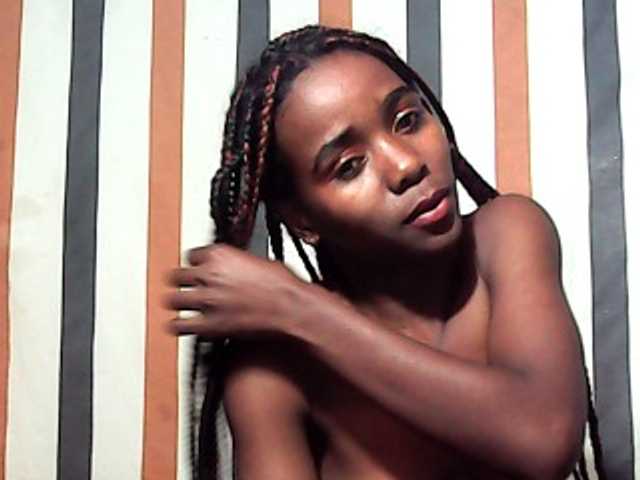 LandiQueen12 live cam on BongaCams