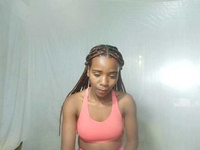 LandiQueen12 live cam on BongaCams