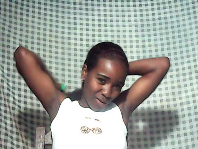 LandiQueen12 live cam on BongaCams
