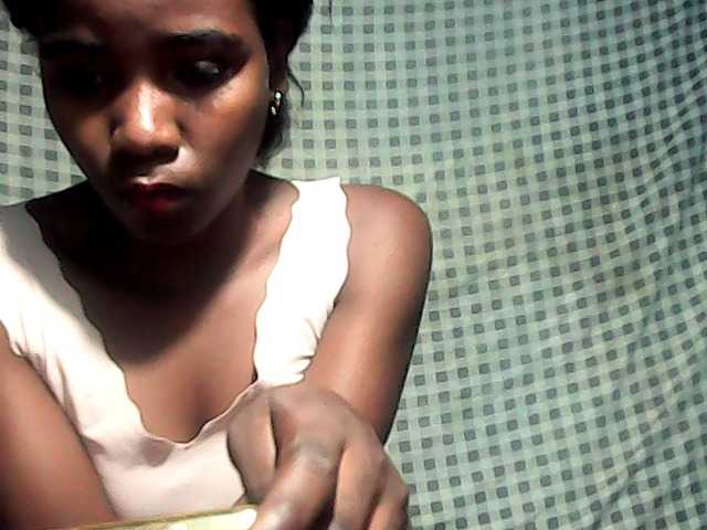 LandiQueen12 live cam on BongaCams