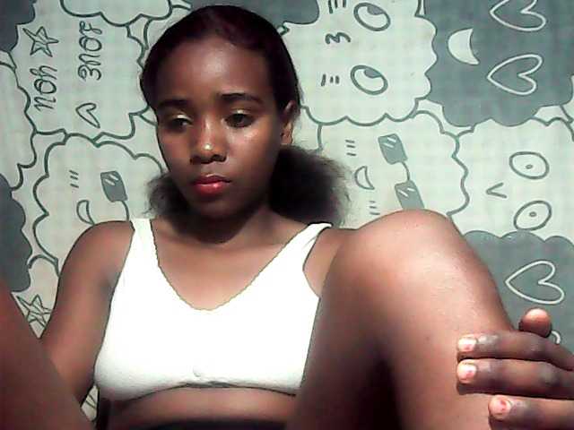 LandiQueen12 live cam on BongaCams