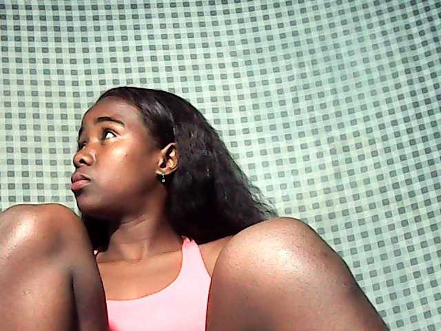 LandiQueen12 live cam on BongaCams