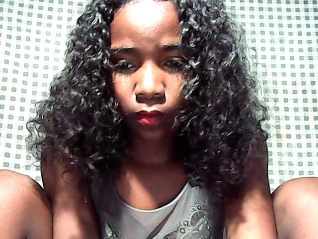 LandiQueen12 live cam on BongaCams