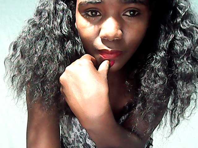 LandiQueen12 live cam on BongaCams