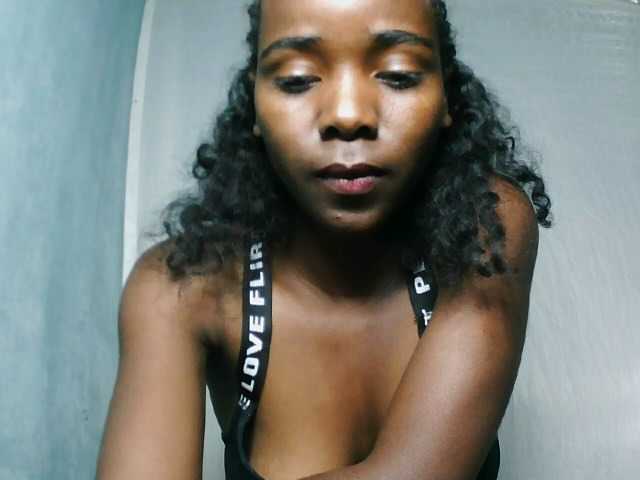 LandiQueen12 live cam on BongaCams