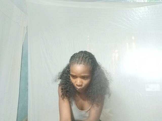 LandiQueen12 live cam on BongaCams