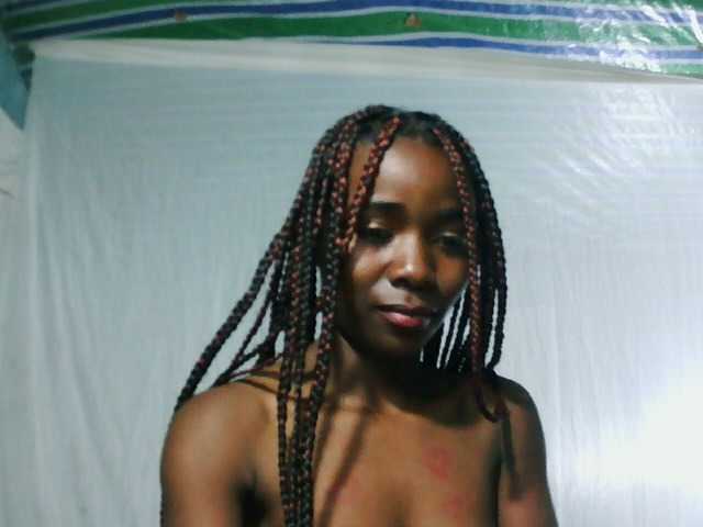 LandiQueen12 live cam on BongaCams