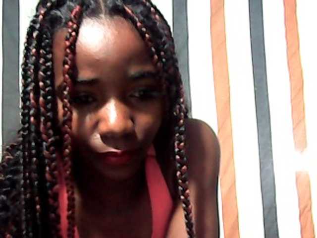 LandiQueen12 live cam preview