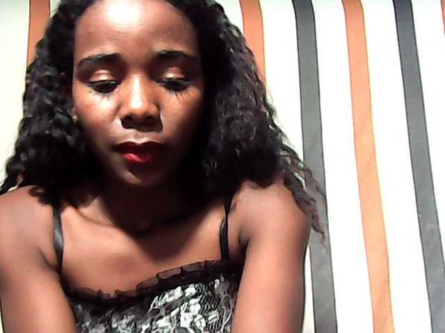 LandiQueen12 live cam on BongaCams