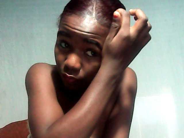 LandiQueen12 live cam on BongaCams