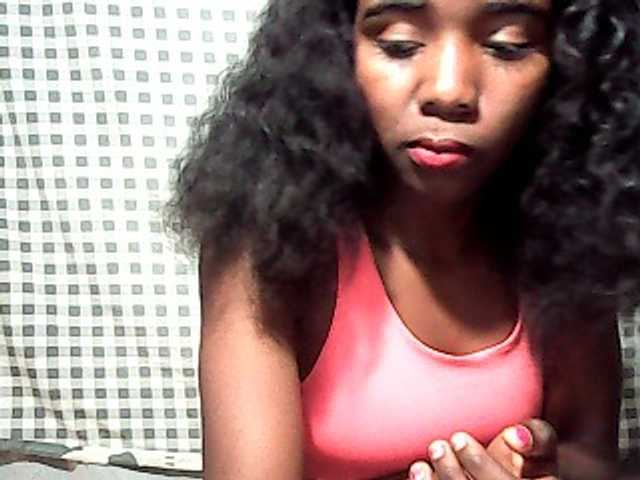 LandiQueen12 live cam on BongaCams