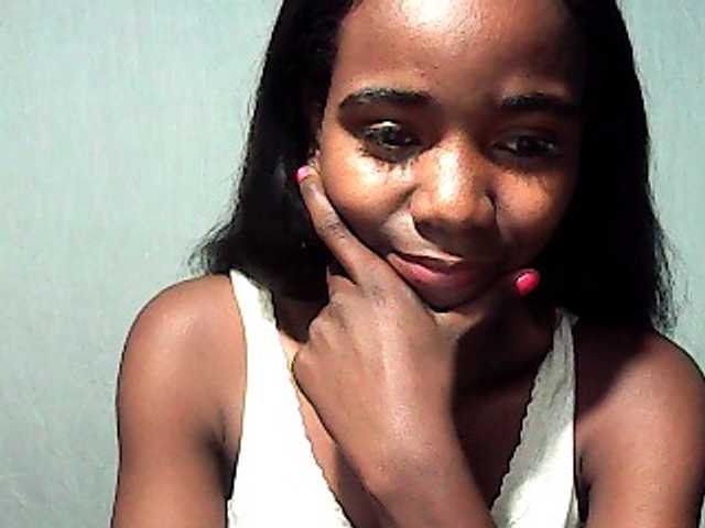 LandiQueen12 — live female cam