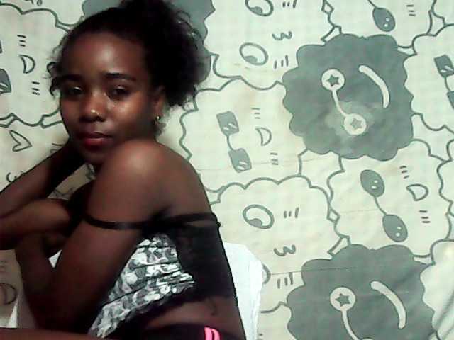 LandiQueen12 live cam on BongaCams