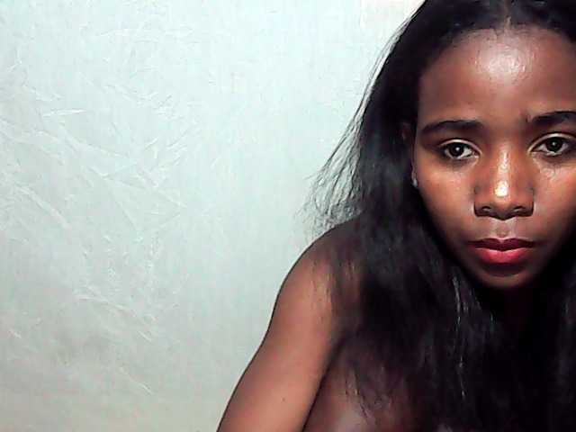 LandiQueen12 live cam on BongaCams