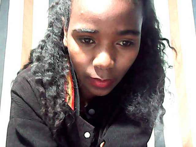 LandiQueen12 live cam on BongaCams