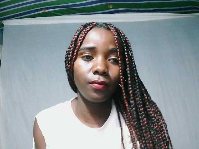 LandiQueen12 live cam on BongaCams