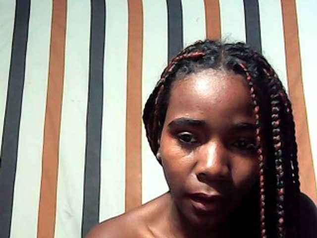 LandiQueen12 live cam preview