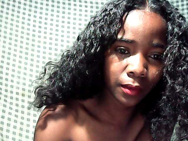 LandiQueen12 live cam on BongaCams
