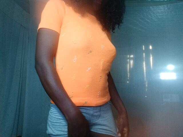 LandiQueen12 live cam on BongaCams