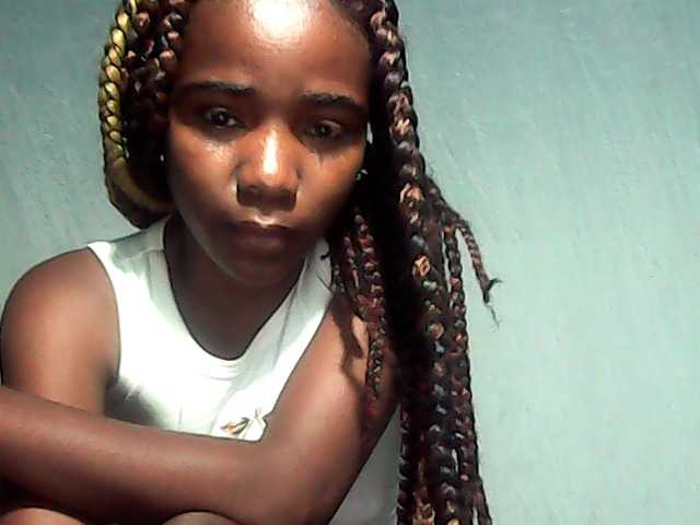 LandiQueen12 live cam on BongaCams