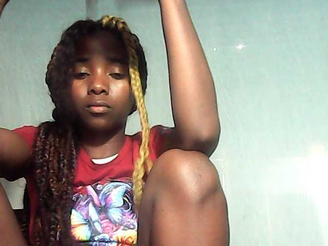 LandiQueen12 live cam on BongaCams