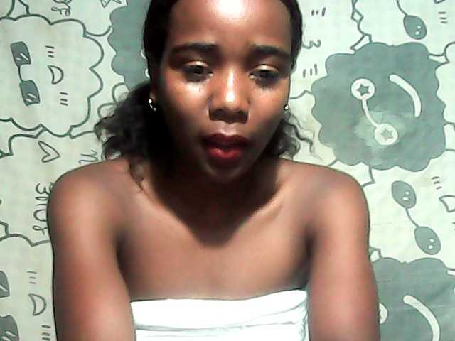 LandiQueen12 live cam on BongaCams