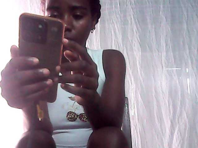 LandiQueen12 live cam on BongaCams