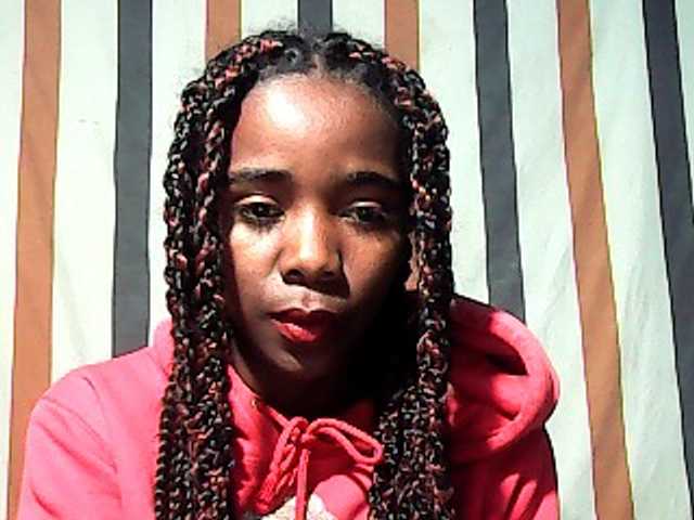 LandiQueen12 live cam preview