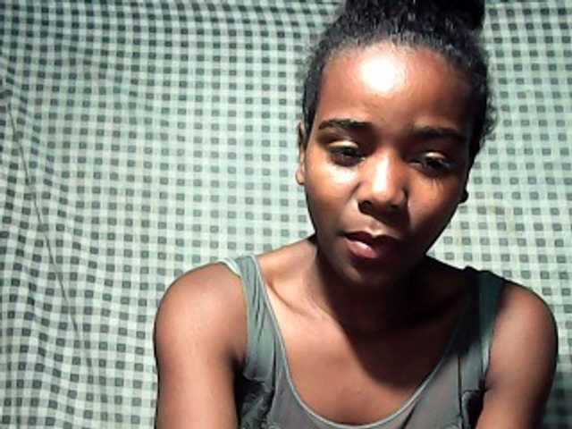 LandiQueen12 live cam on BongaCams