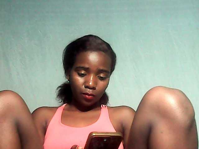 LandiQueen12 live cam on BongaCams