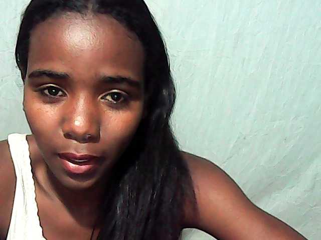 LandiQueen12 — live female cam
