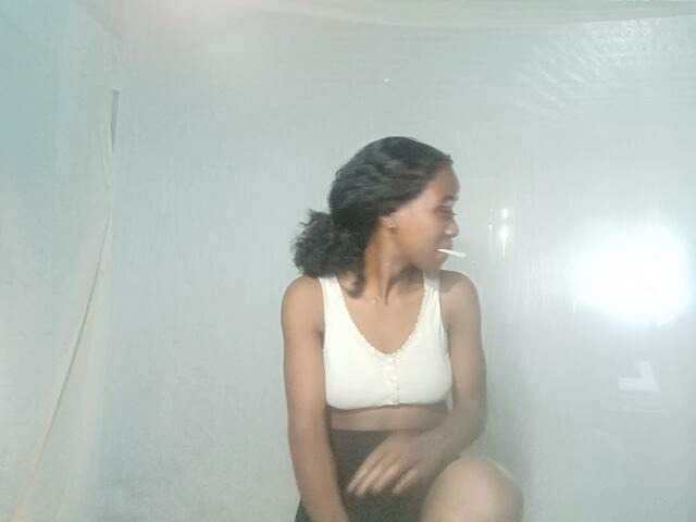 LandiQueen12 live cam on BongaCams