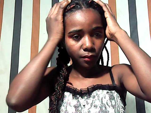 LandiQueen12 live cam on BongaCams