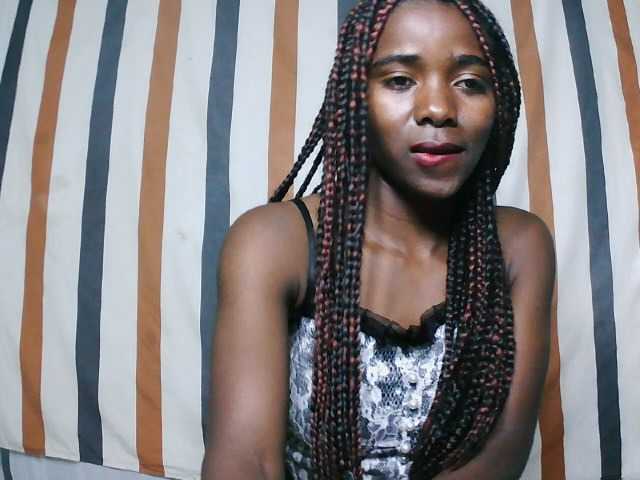 LandiQueen12 live cam on BongaCams