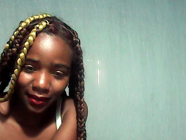 LandiQueen12 live cam on BongaCams