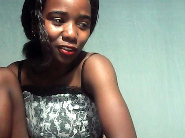 LandiQueen12 live cam on BongaCams