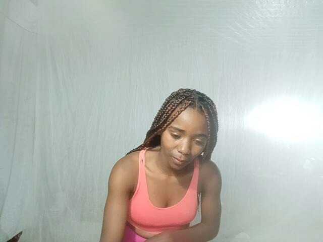 LandiQueen12 live cam on BongaCams