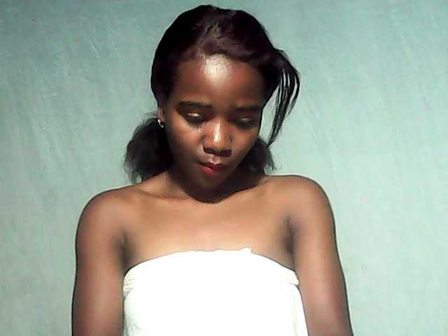 LandiQueen12 live cam on BongaCams