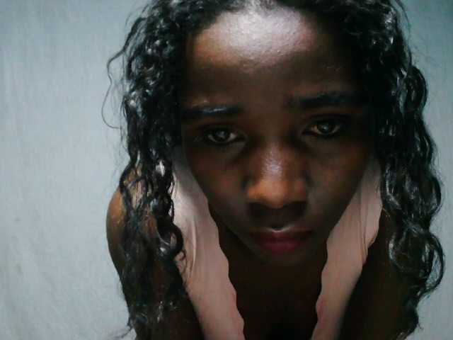 LandiQueen12 live cam on BongaCams